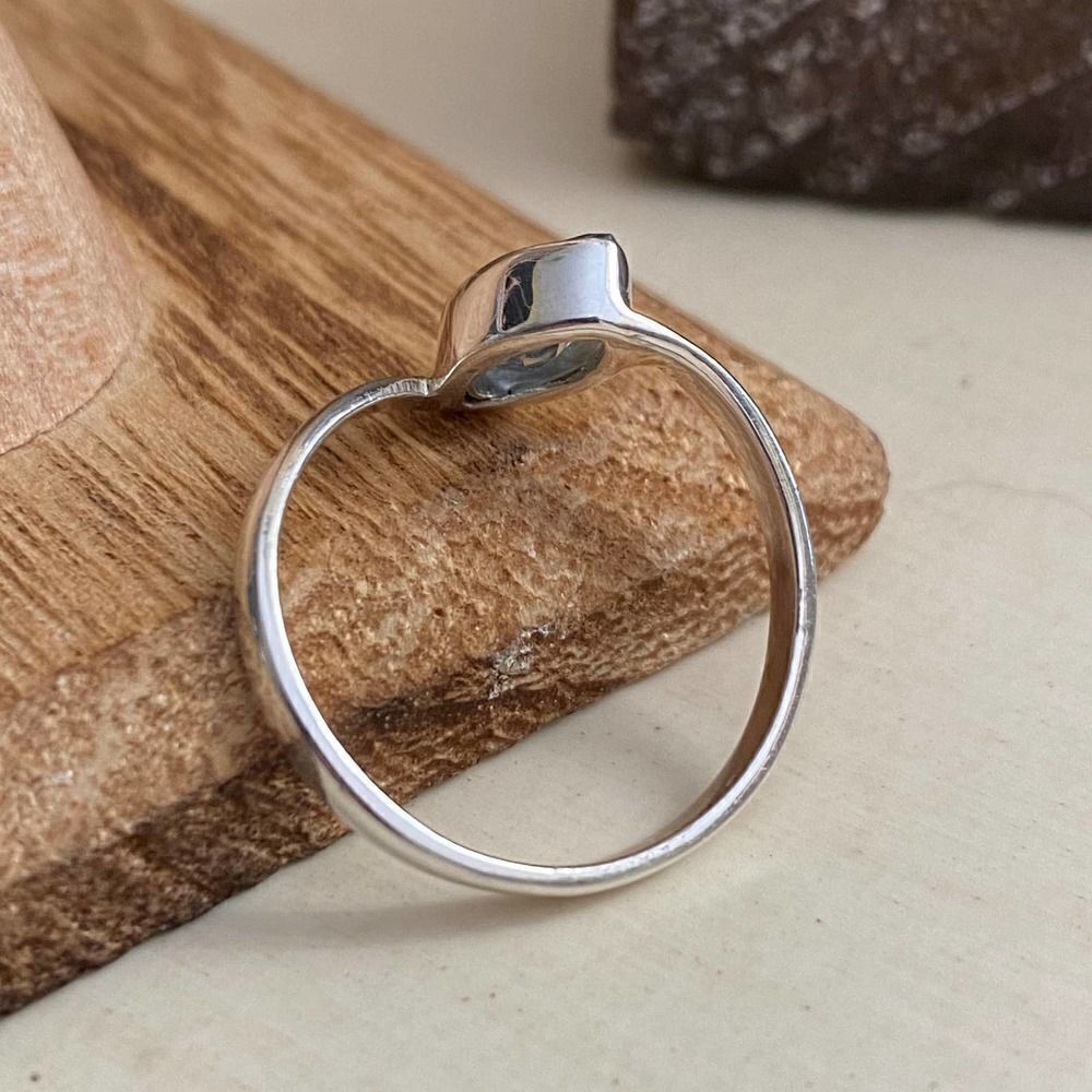 Blue Topaz Sterling Silver Ring Size 8 - Picture 5 of 6